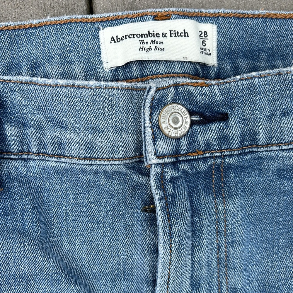 Abercrombie & Fitch Light Blue High-Rise Straight Jeans - Picture 6 of 8